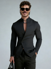 Cappotto con collo alto e catena alla moda sovrapposto