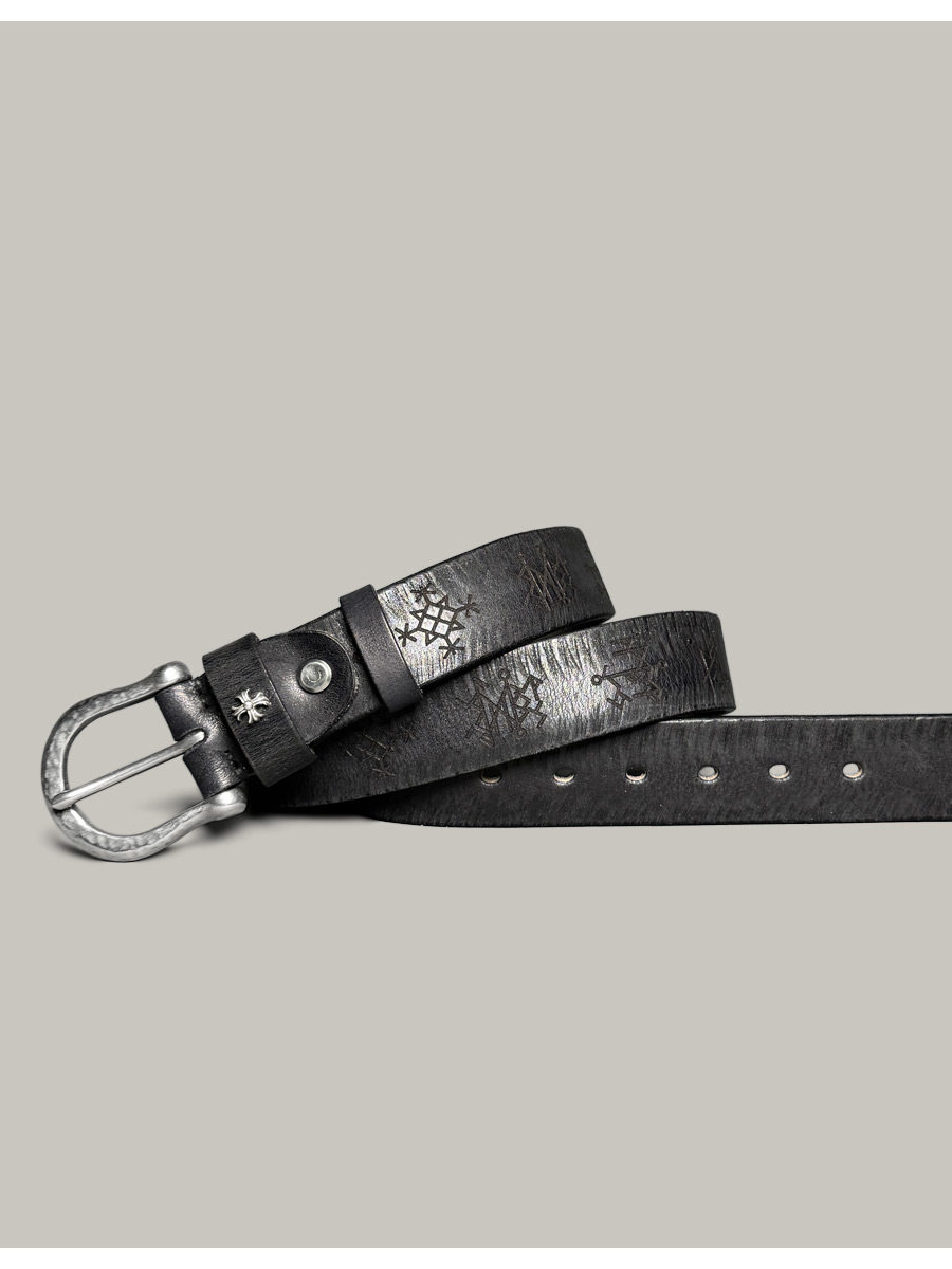 Leather belt with tanned leather and steel texture