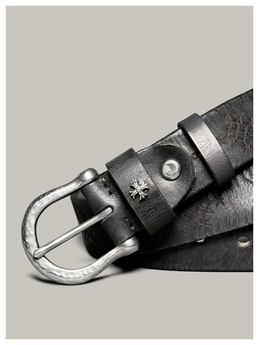 Leather belt with tanned leather and steel texture