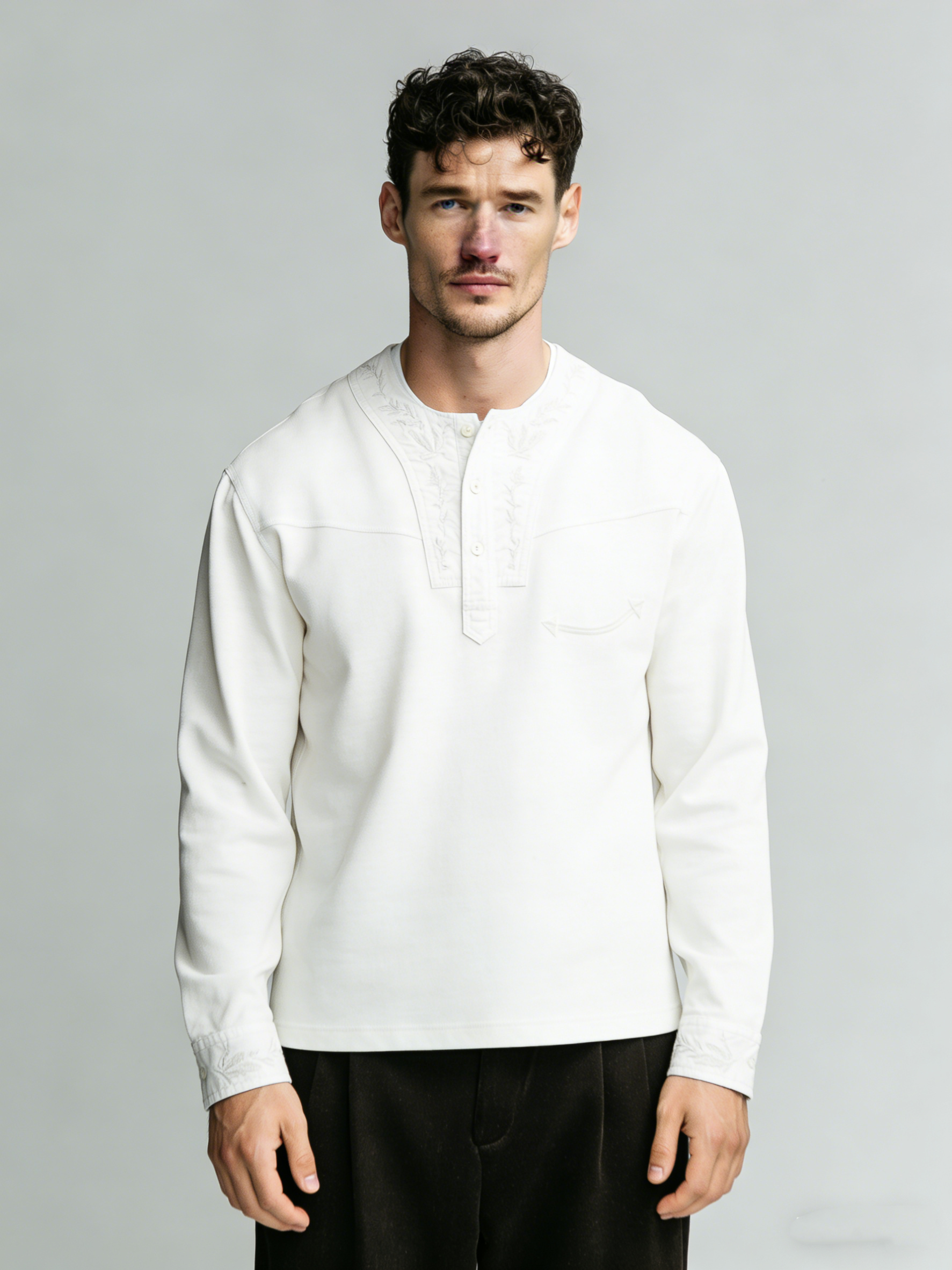 New men's retro embroidered round-neck top