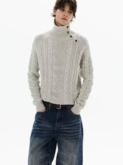 Maglione con bottoni a collo alto