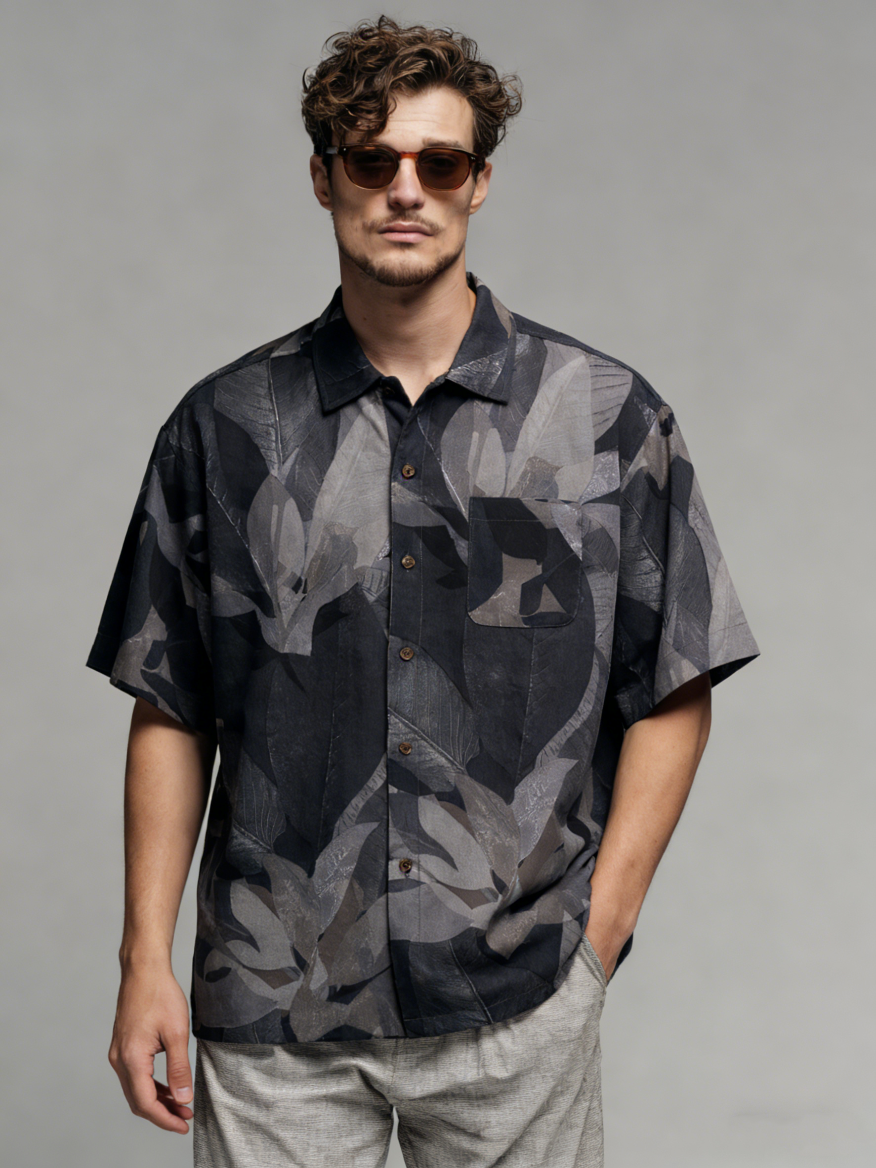 Collared linen short-sleeved shirt