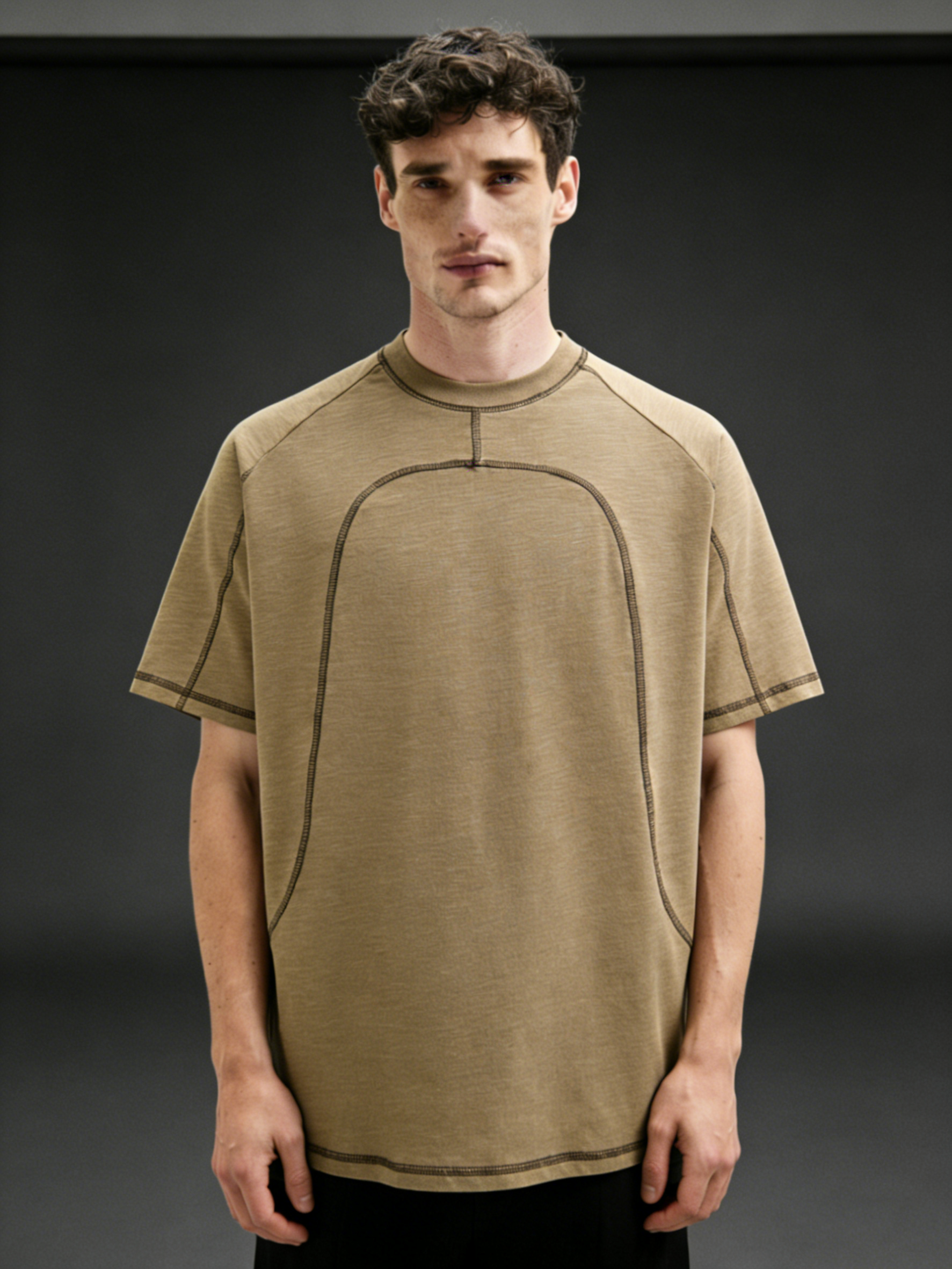 Loose-fitting segmented design T-shirt